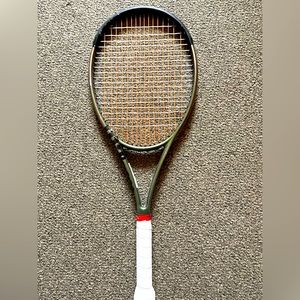 Wilson Blade V8 98 Tennis Racket